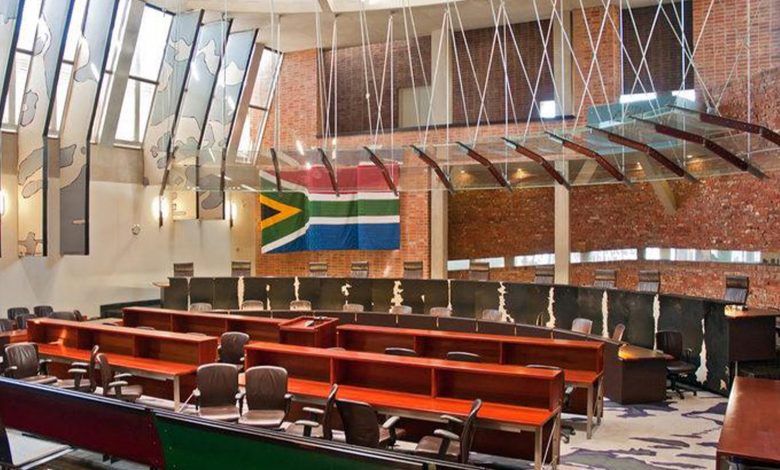 guney afrikada anayasa mahkemesine cekicli saldiri XDBF